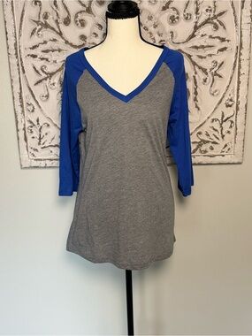 Kavio Gray & Royal Blue Raglan Baseball Tee Size Medium